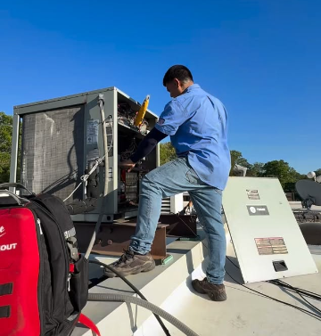 Aviles HVAC technician shaking hands with a homeowner at the front door